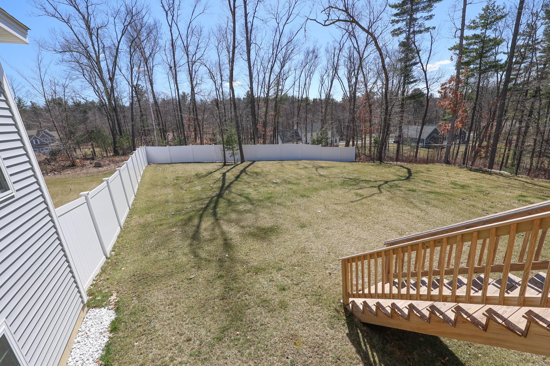 98 Standish Lane Hudson, NH 03051 - Photo 28 of 32