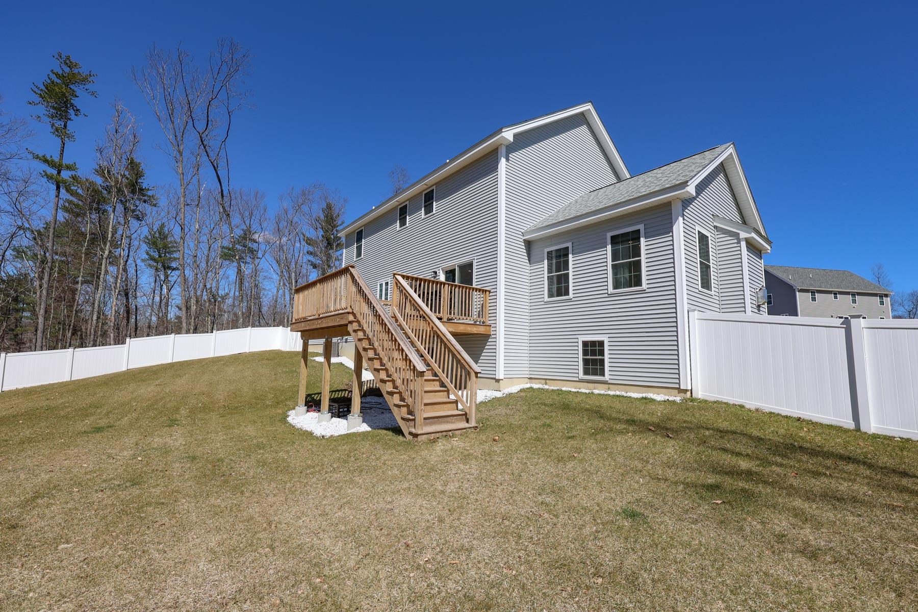 98 Standish Lane Hudson, NH 03051 - Photo 29 of 32