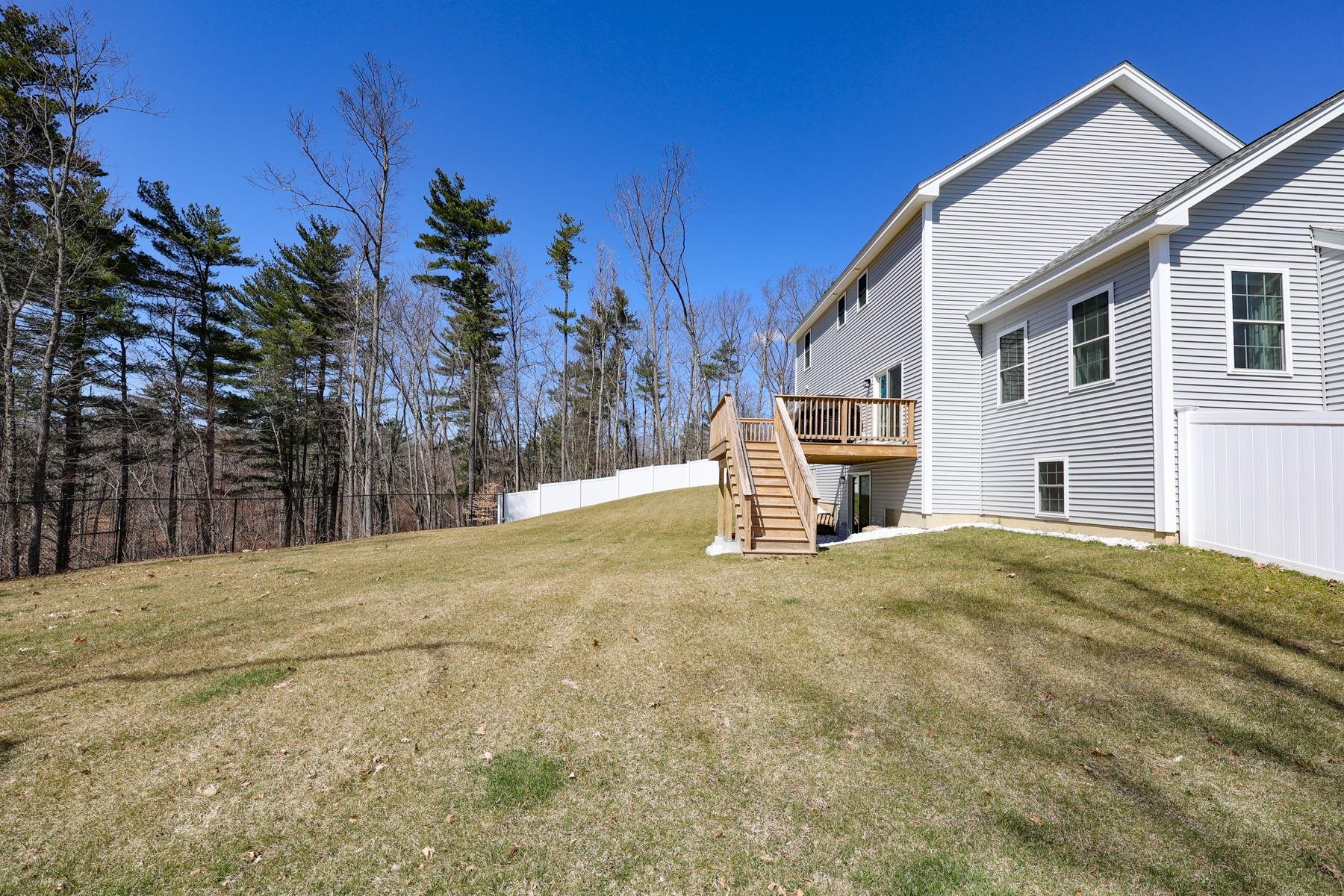 98 Standish Lane Hudson, NH 03051 - Photo 30 of 32