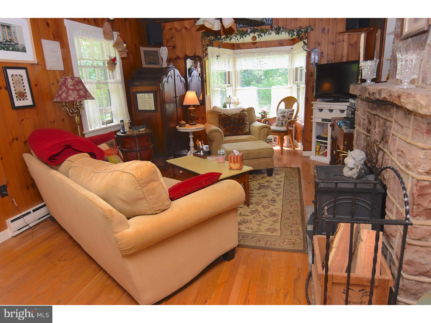 48 Fox Road Fleetwood, PA 19522 - Photo 5 of 24 Living Room
