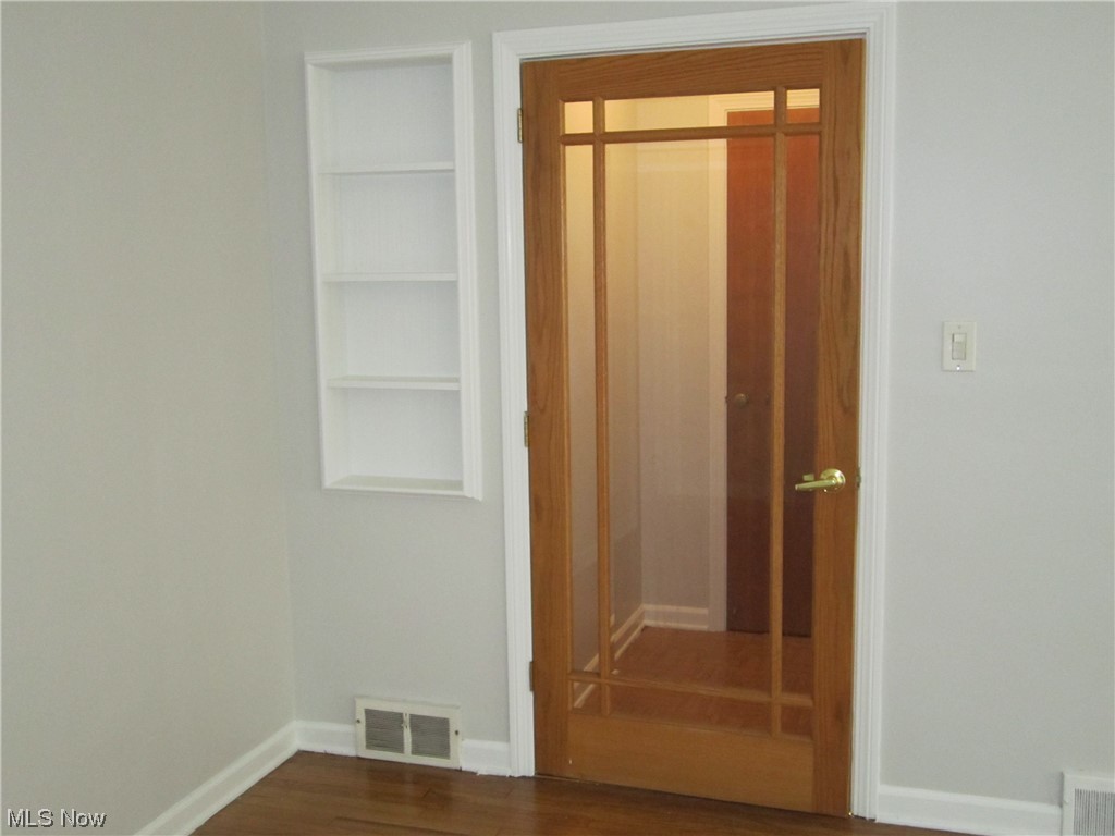 3812 Warrendale Road Cleveland, OH 44118 - Photo 9 of 32 Foyer with Beveled glass door and built-in shelves