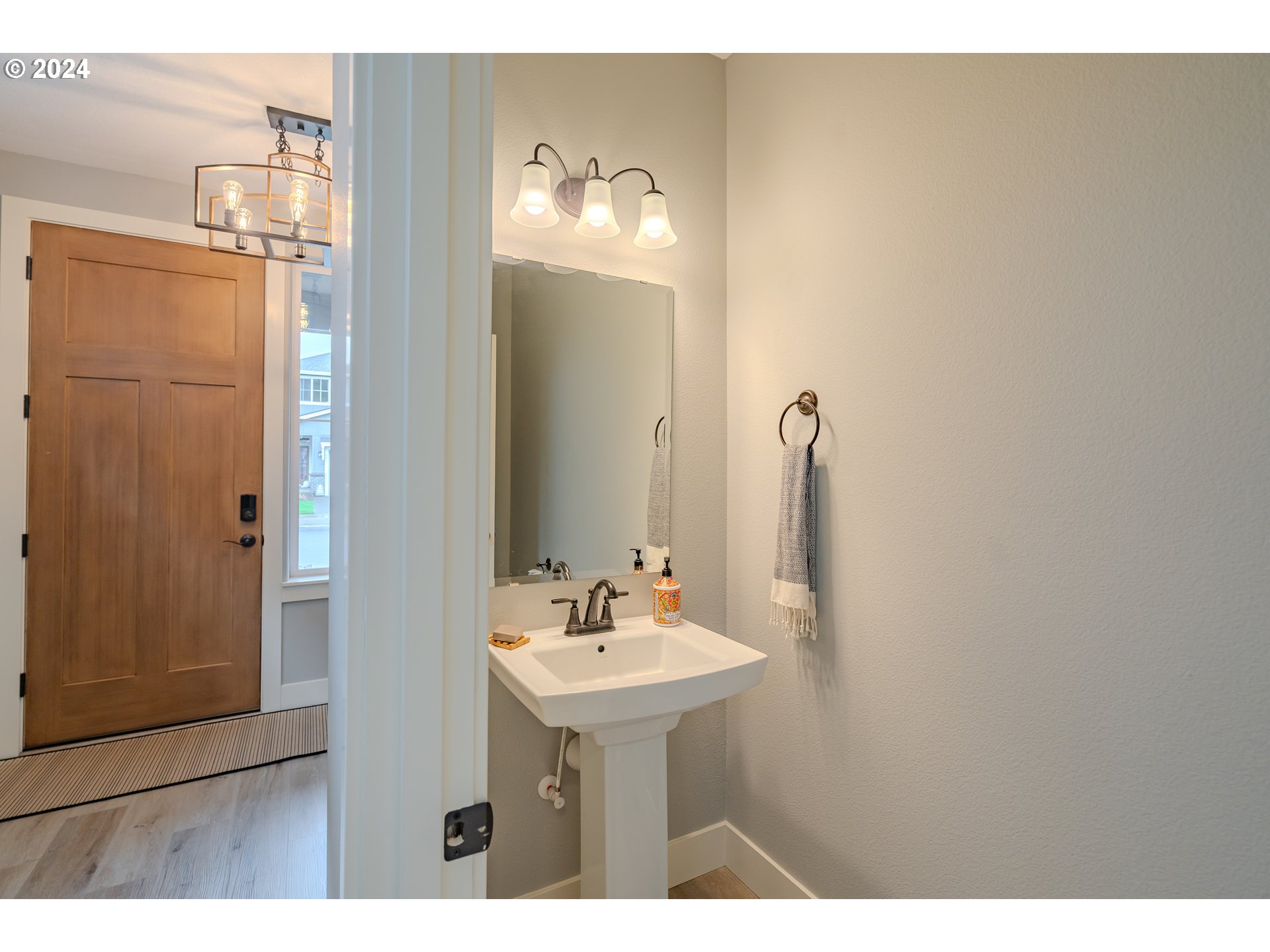 105 South 39th Drive Ridgefield, WA 98642 - Photo 4 of 33 Bathroom