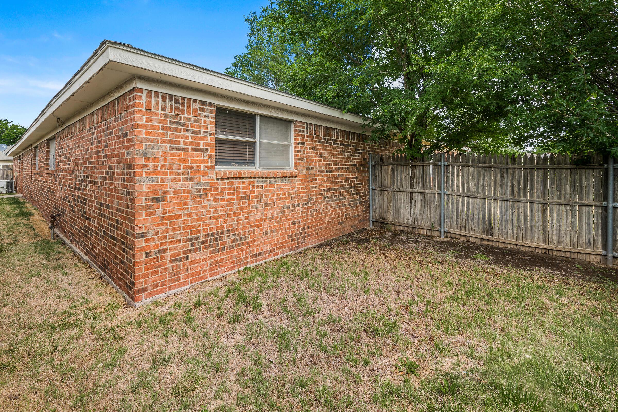 5305-5301 Raindrop Lane Amarillo, TX 79110 - Photo 16 of 19 5307 Raindrop Ln 04