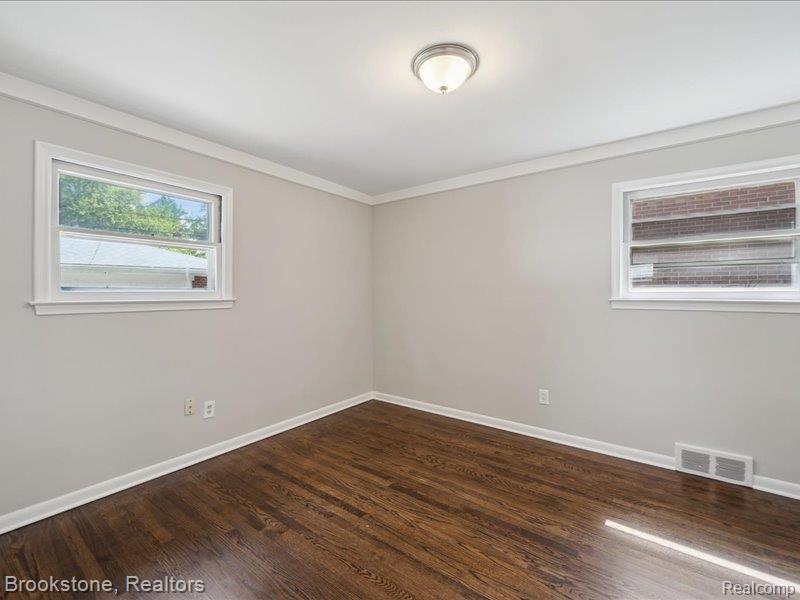 2198 Hawthorne Road Grosse Pointe Woods, MI 48236 - Photo 5 of 14