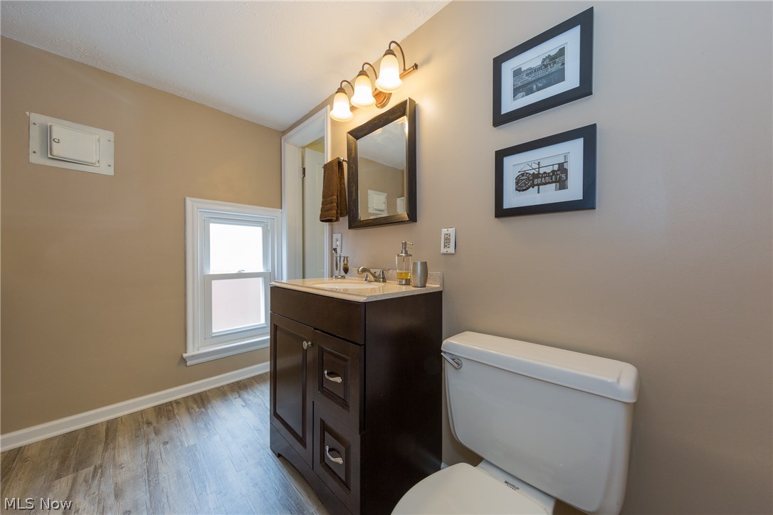 2465 Traymore Road Cleveland, OH 44118 - Photo 27 of 34 The Third Floor Bathroom