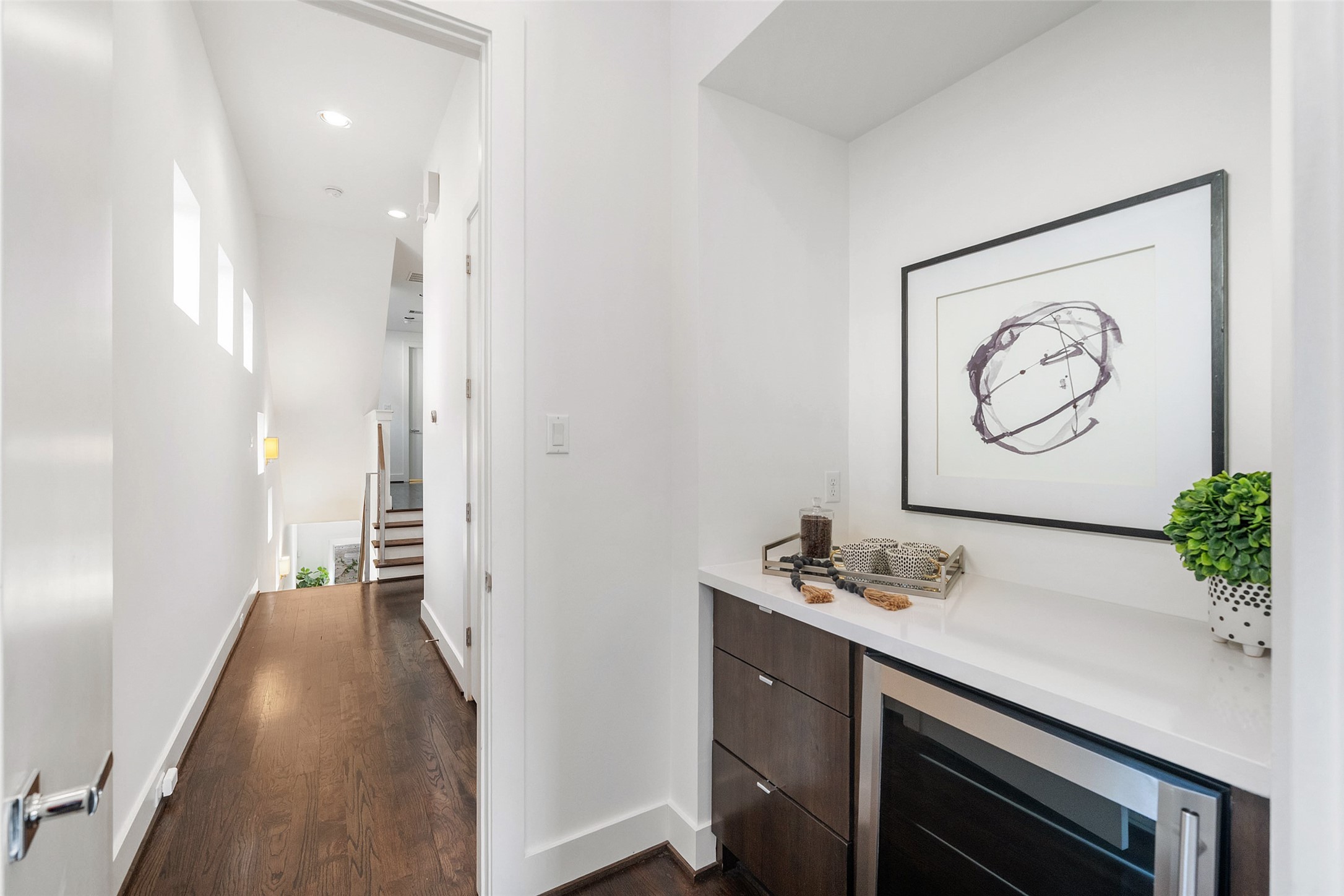 316 Birdsall Street Houston, TX 77007 - Photo 13 of 30 a bathroom with a sink and a mirror