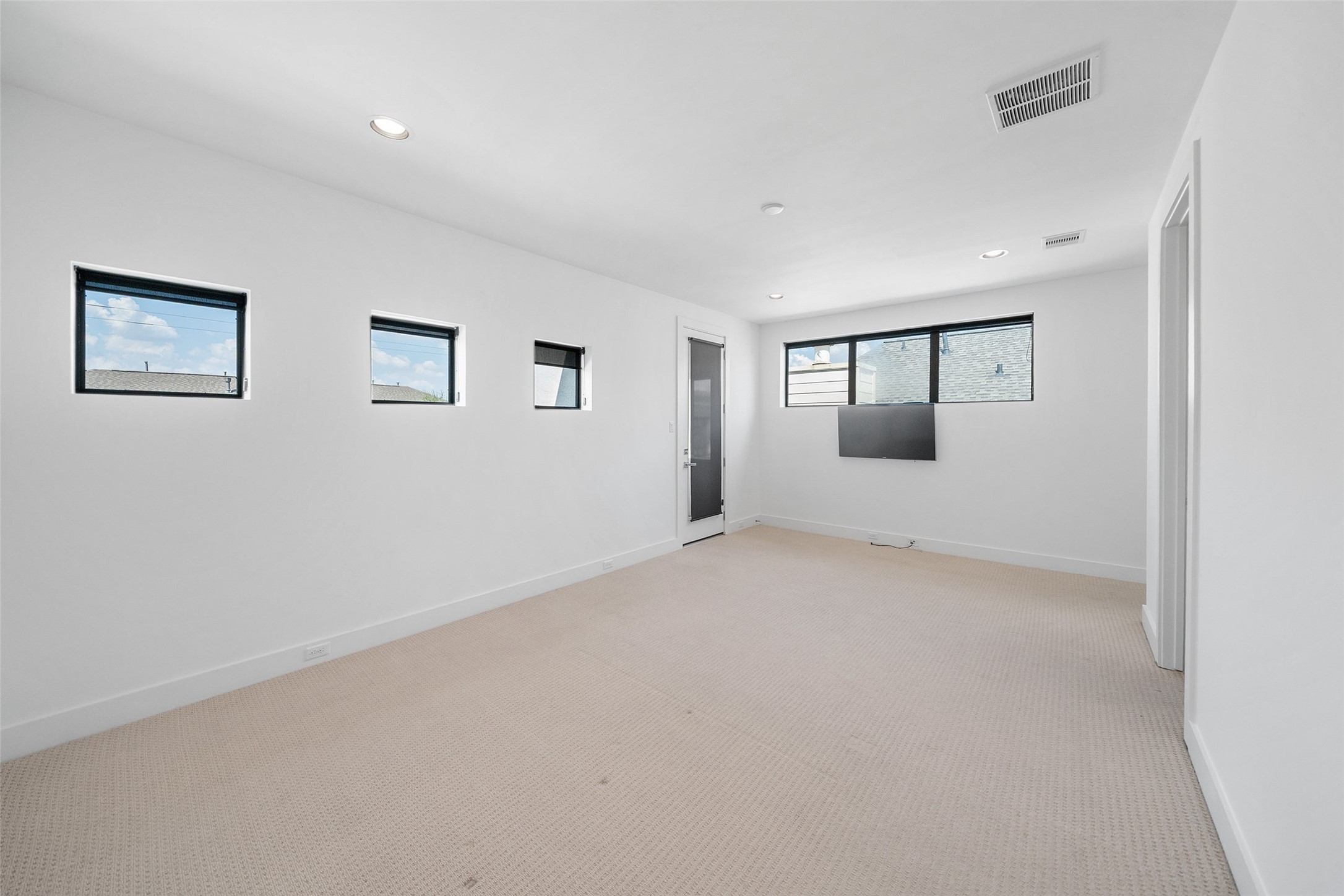 316 Birdsall Street Houston, TX 77007 - Photo 27 of 30 a view of empty room