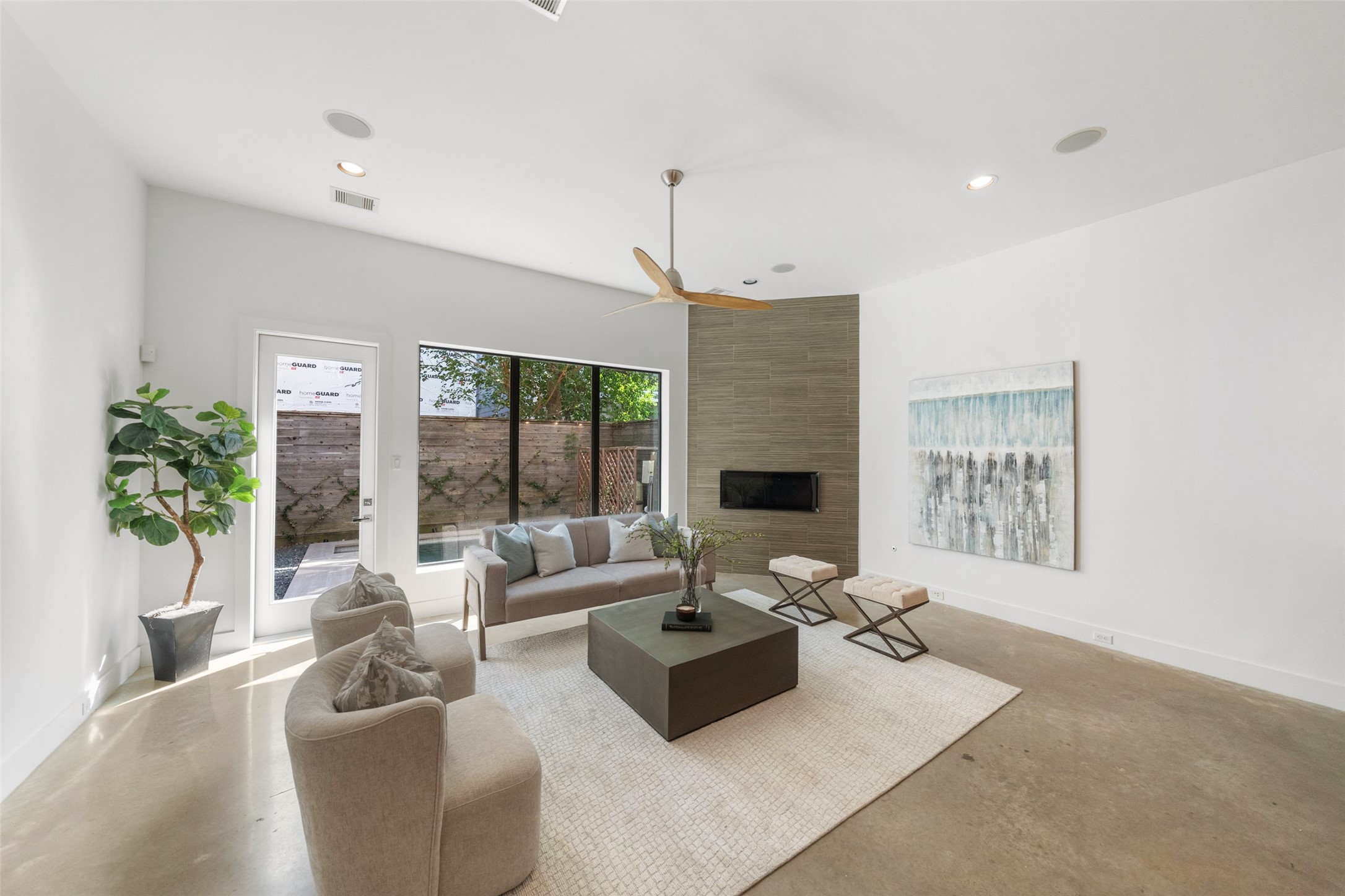 316 Birdsall Street Houston, TX 77007 - Photo 4 of 30 a living room with furniture potted plant and a large window