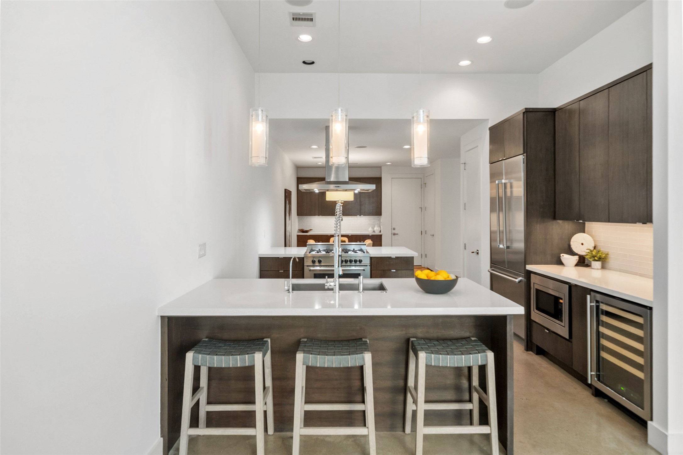 316 Birdsall Street Houston, TX 77007 - Photo 8 of 30 a kitchen with granite countertop a sink and stove