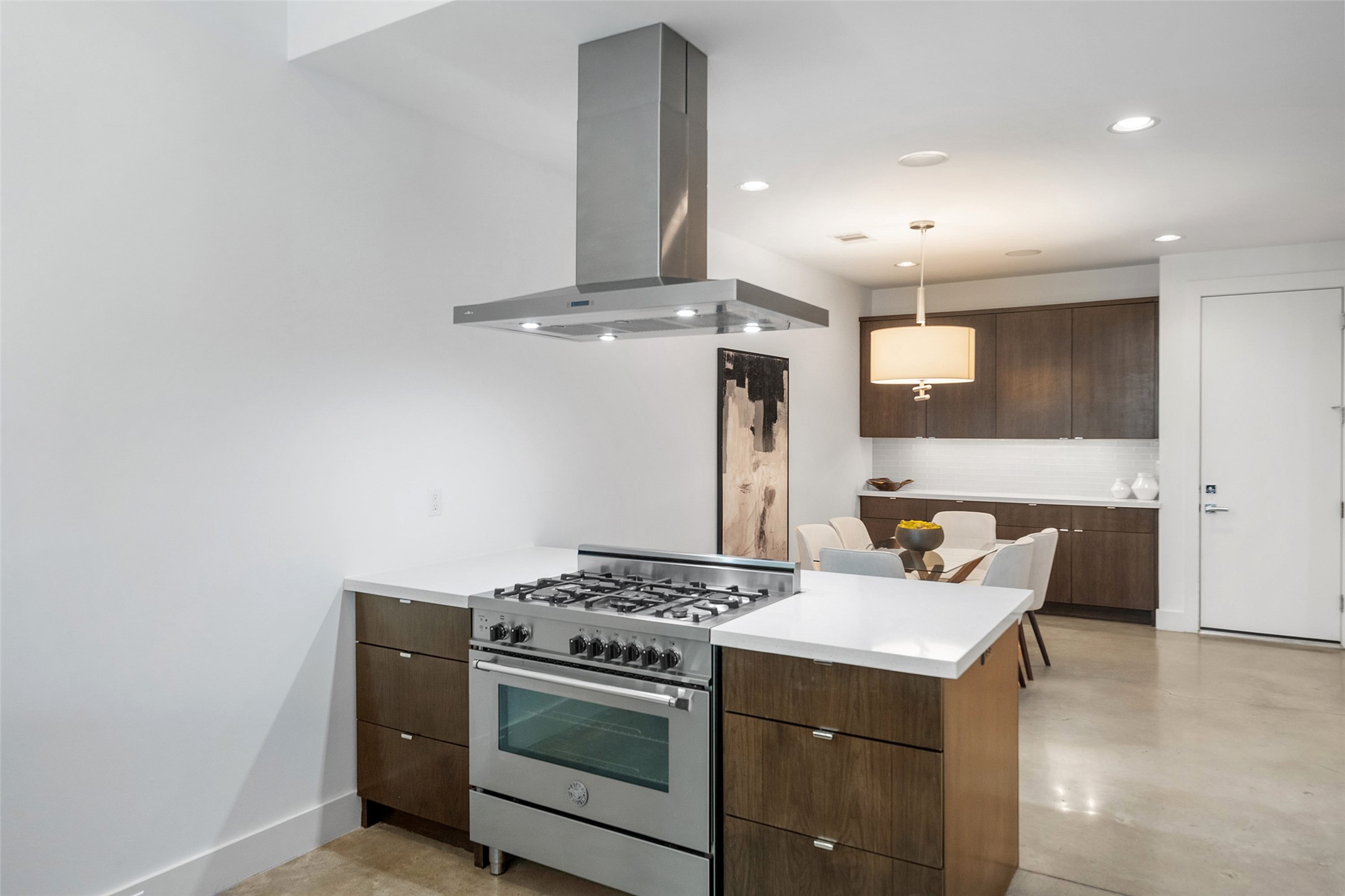 316 Birdsall Street Houston, TX 77007 - Photo 10 of 30 a kitchen with a stove and a refrigerator
