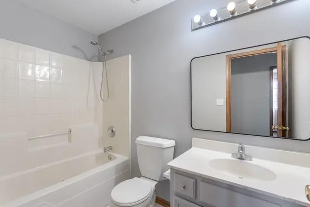 $429,900 | 923 Ontario Drive, Romeoville, IL 60446