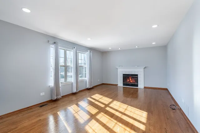 $429,900 | 923 Ontario Drive, Romeoville, IL 60446