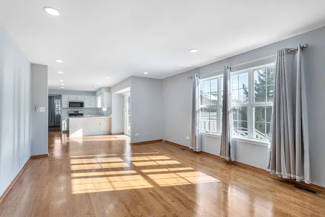 $429,900 | 923 Ontario Drive, Romeoville, IL 60446