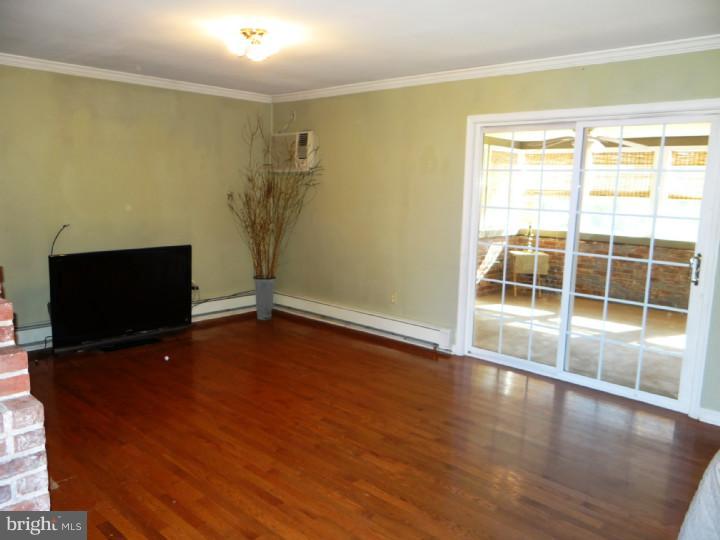 27 Vineyard Road Levittown, PA 19057 - Photo 4 of 14 Gallery Image 4