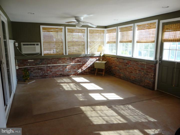 27 Vineyard Road Levittown, PA 19057 - Photo 6 of 14 Gallery Image 6