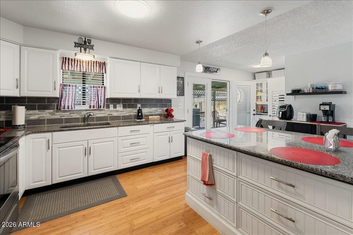 20143 East Mesa Verde Road Mayer, AZ 86333 - Photo 7 of 25 Kitchen