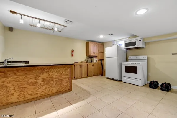 $4,400 | 221 Hillside Avenue, Springfield, NJ 07081