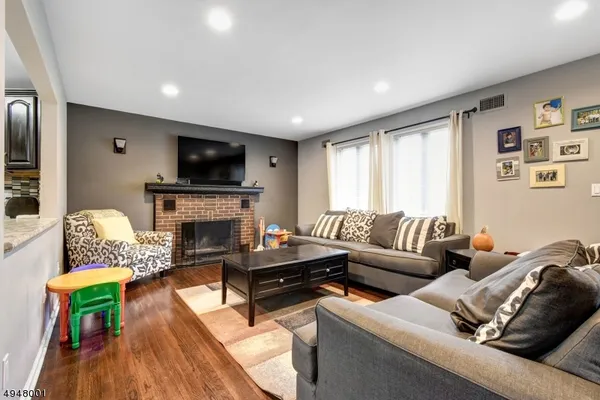 $4,400 | 221 Hillside Avenue, Springfield, NJ 07081