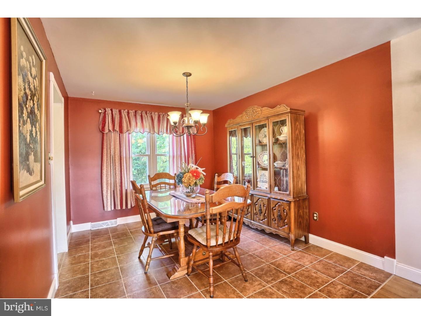 5007 Farming Ridge Boulevard Reading, PA 19606 - Photo 11 of 24 Dining Room