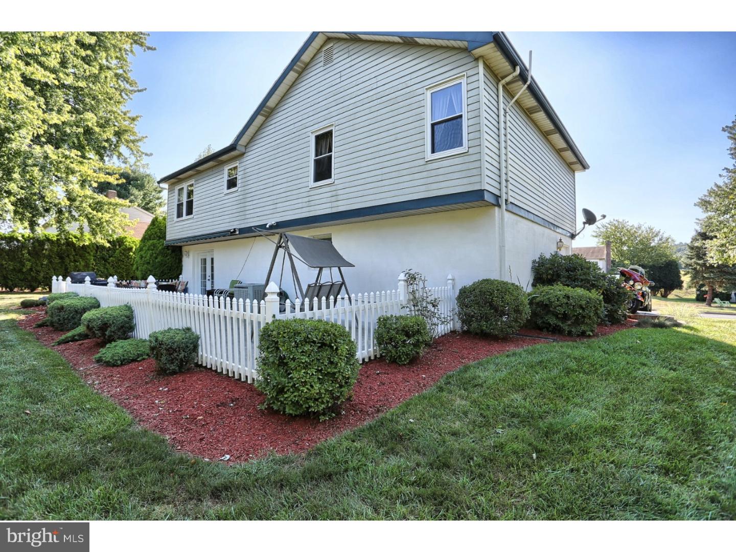 5007 Farming Ridge Boulevard Reading, PA 19606 - Photo 4 of 24
