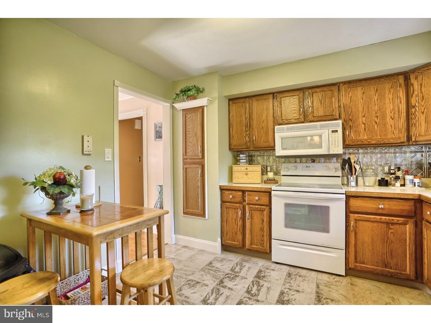 5007 Farming Ridge Boulevard Reading, PA 19606 - Photo 9 of 24 Kitchen