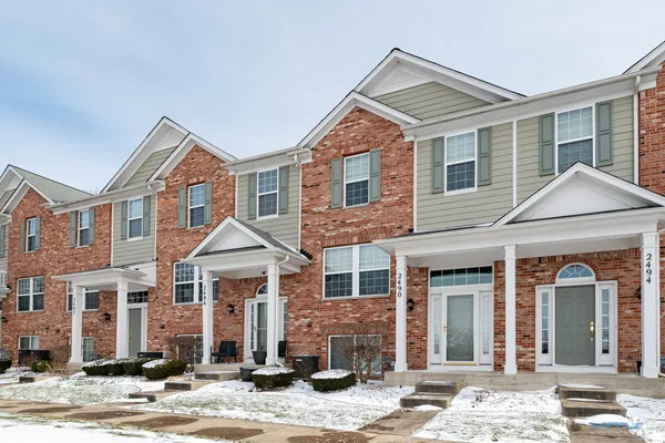$325,000 | 2490 Anna Way, Elgin, IL 60124