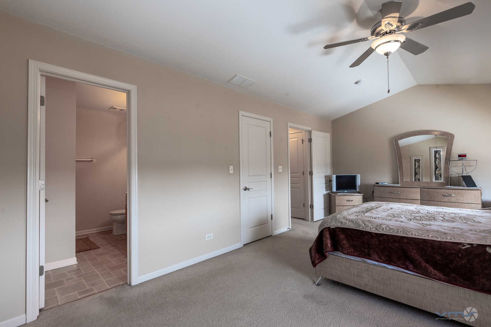 2490 Anna Way Elgin, IL 60124 - Photo 15 of 24