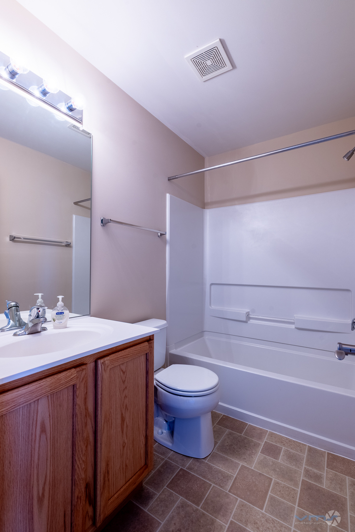 2490 Anna Way Elgin, IL 60124 - Photo 20 of 24