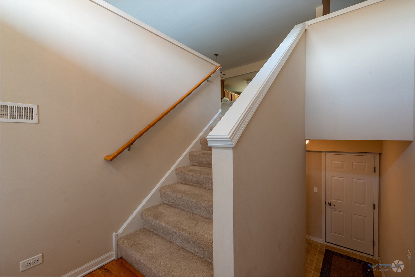 2490 Anna Way Elgin, IL 60124 - Photo 3 of 24