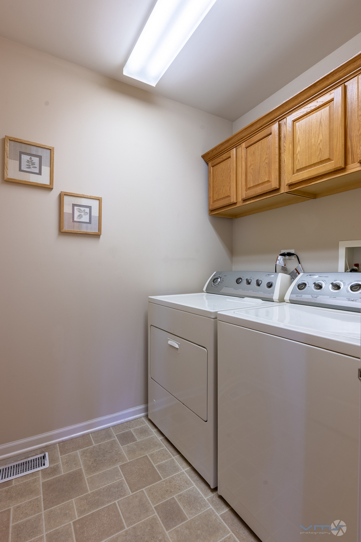 2490 Anna Way Elgin, IL 60124 - Photo 10 of 24