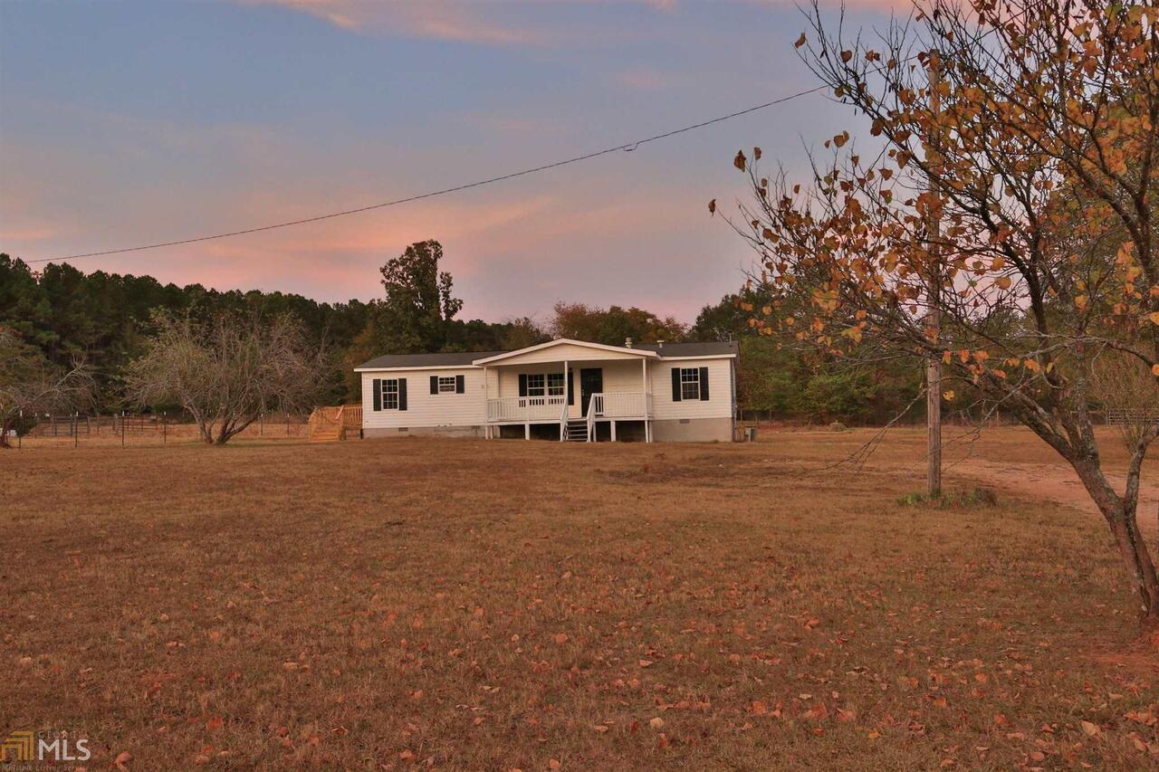 1171 Prospect Road Madison, GA 30650 - Photo 1 of 1 a front view of a house with a yard