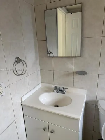 $1,750 | 15 West 9th Street, Unit 2, Hialeah, FL 33010