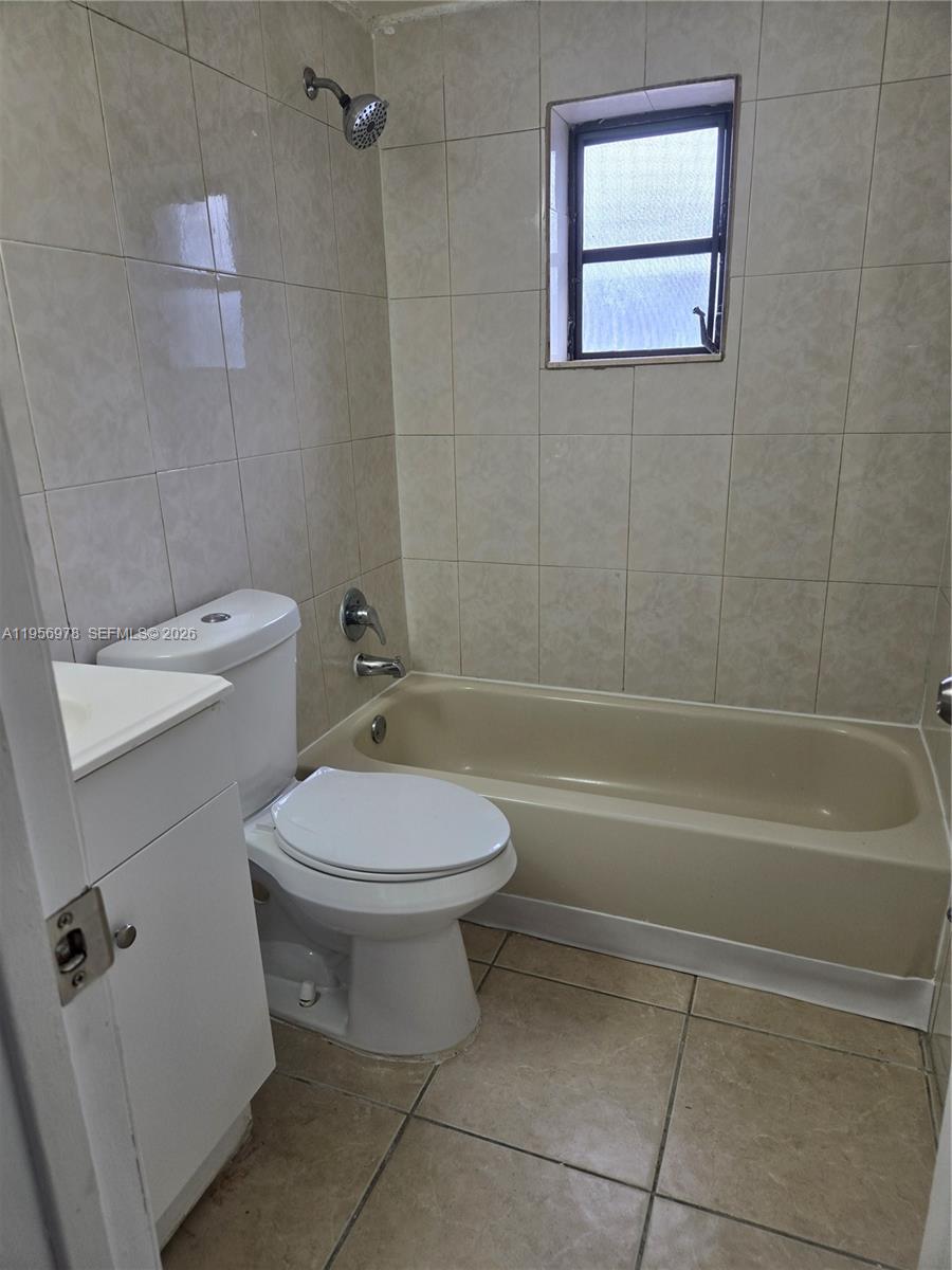 15 West 9th Street, Unit 2 Hialeah, FL 33010 - Photo 10 of 10 a bathroom with a toilet a sink and bathtub