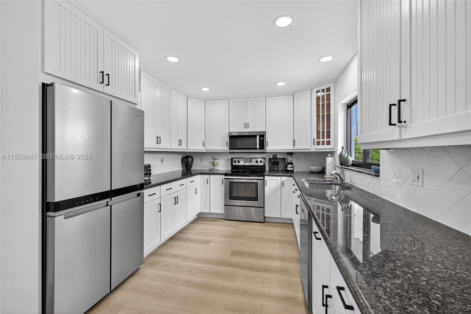 2481 Southeast 15th Street Pompano Beach, FL 33062 - Photo 18 of 35