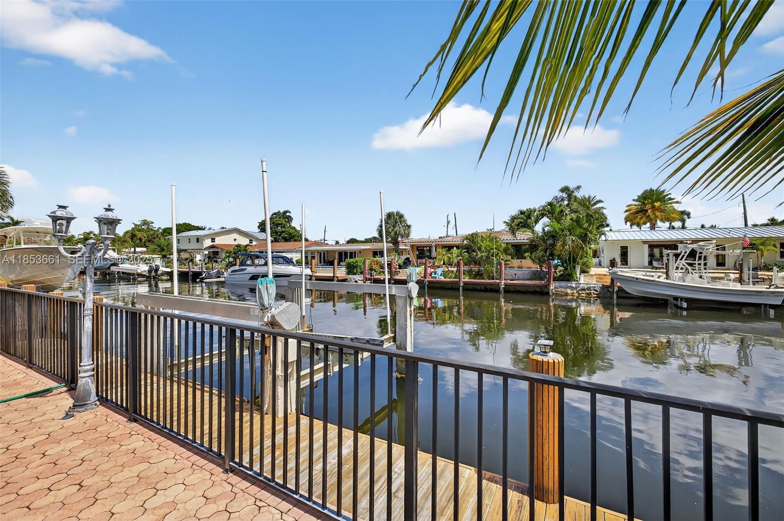 2481 Southeast 15th Street Pompano Beach, FL 33062 - Photo 4 of 35