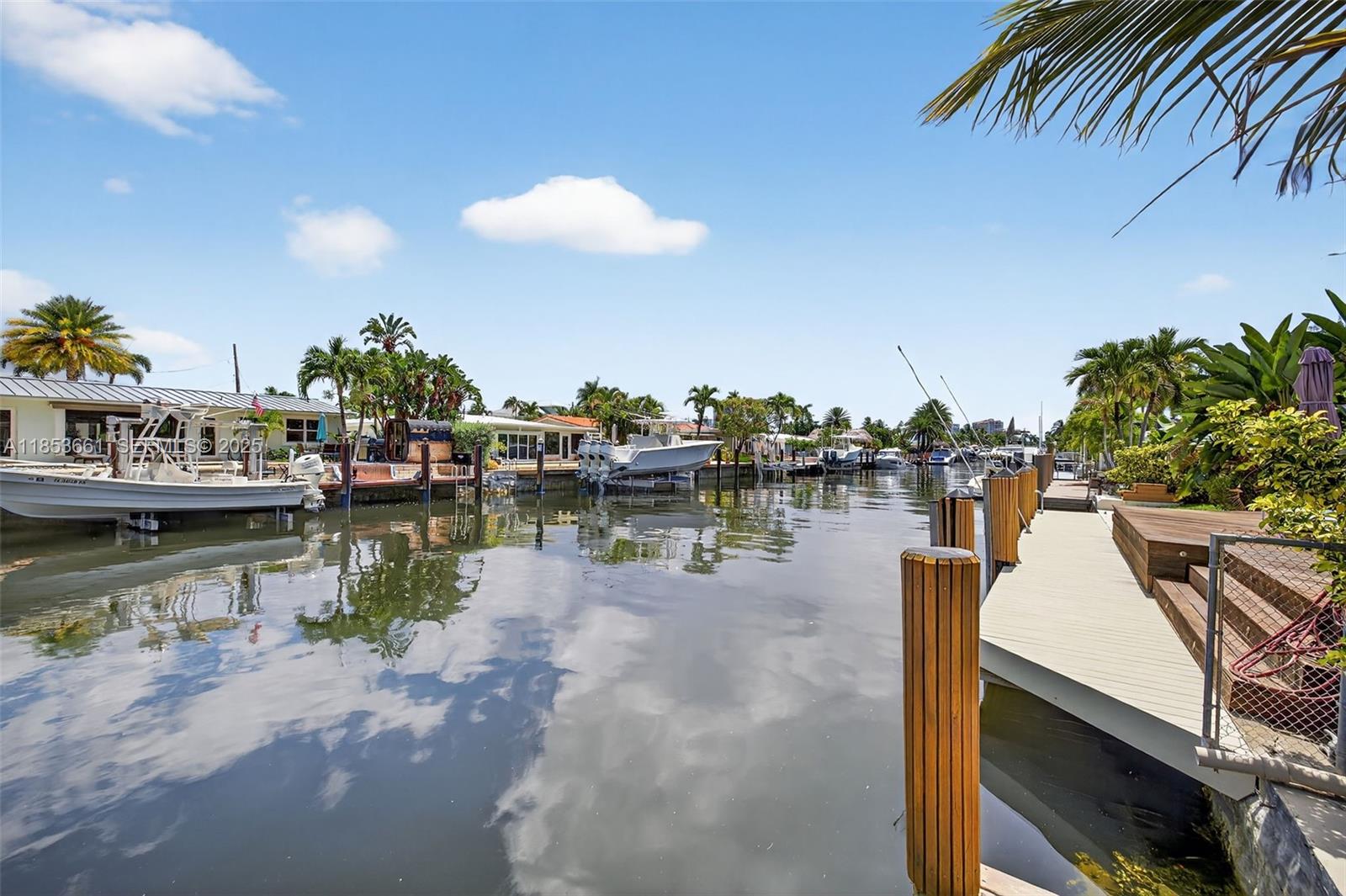 2481 Southeast 15th Street Pompano Beach, FL 33062 - Photo 8 of 35