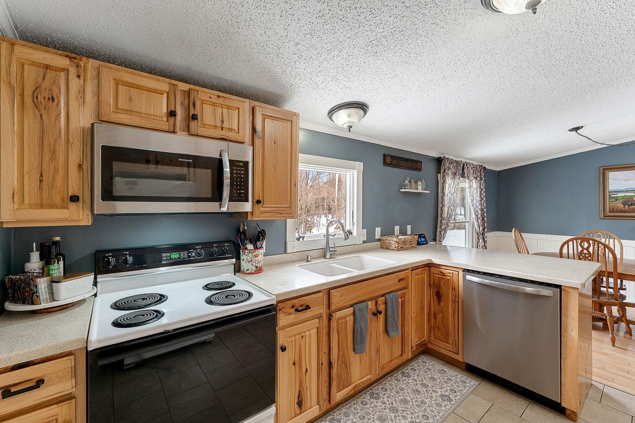 11 Everest Beach Road Milton, VT 05468 - Photo 18 of 47