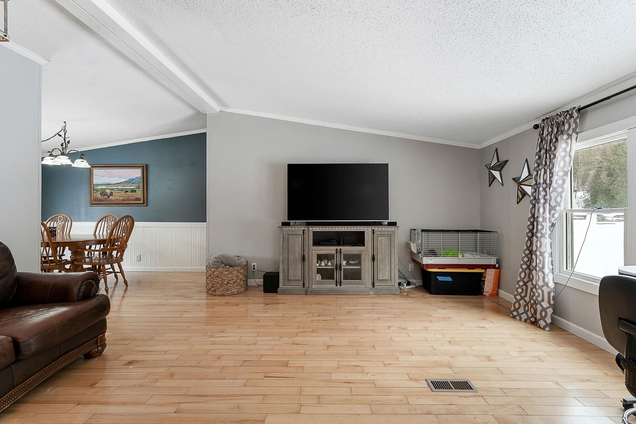 11 Everest Beach Road Milton, VT 05468 - Photo 7 of 47