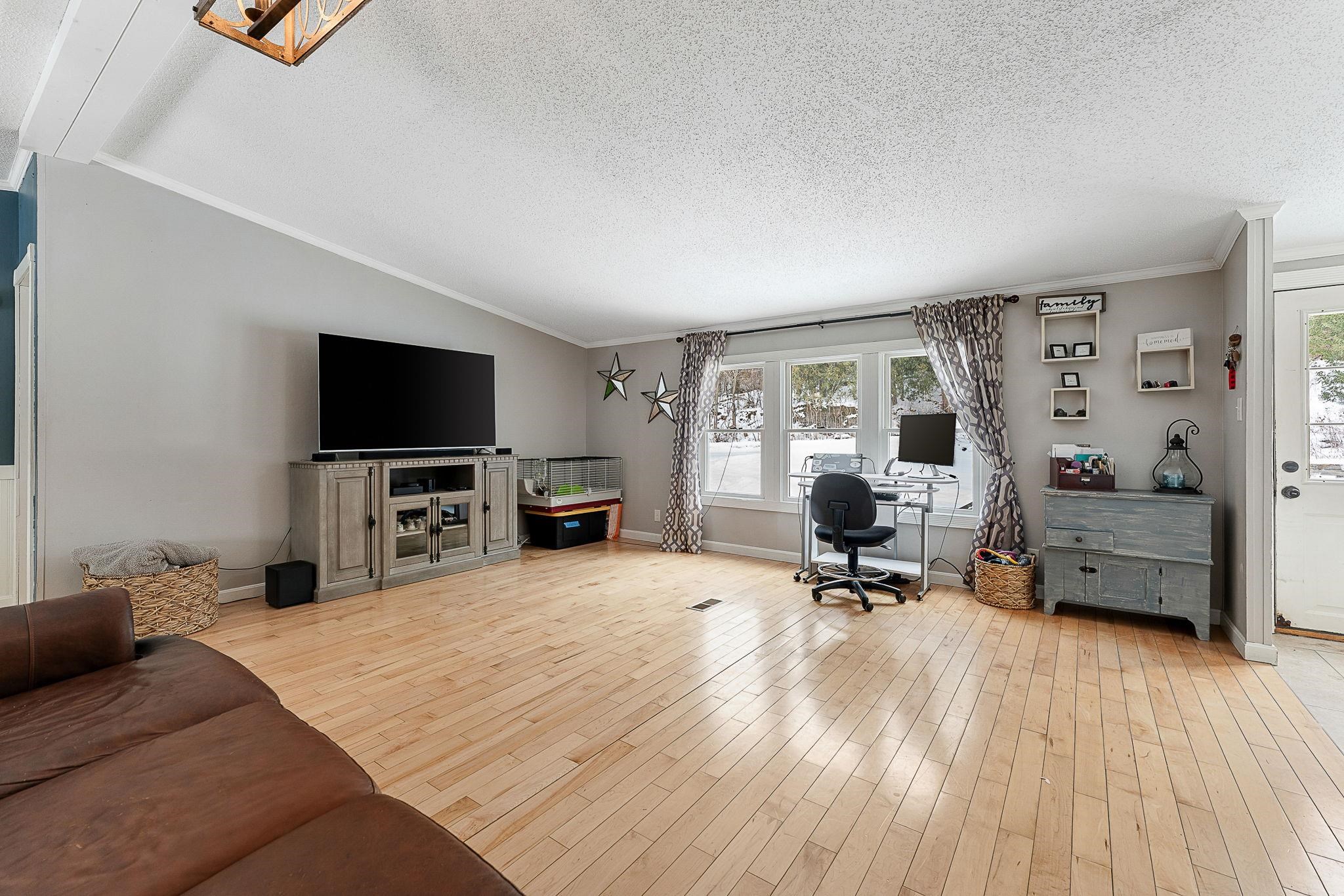 11 Everest Beach Road Milton, VT 05468 - Photo 8 of 47