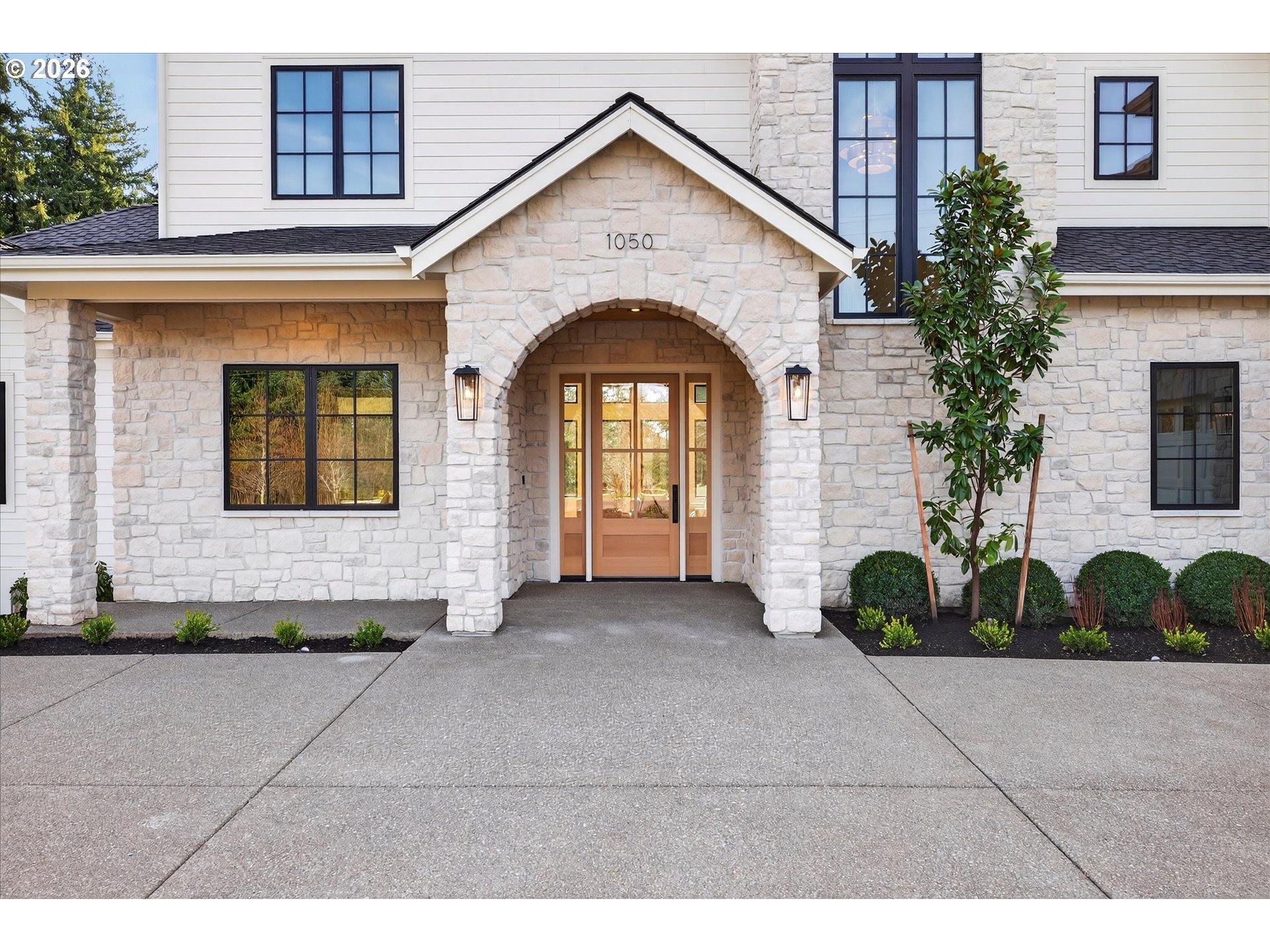 1050 Atwater Road Lake Oswego, OR 97034 - Photo 2 of 44