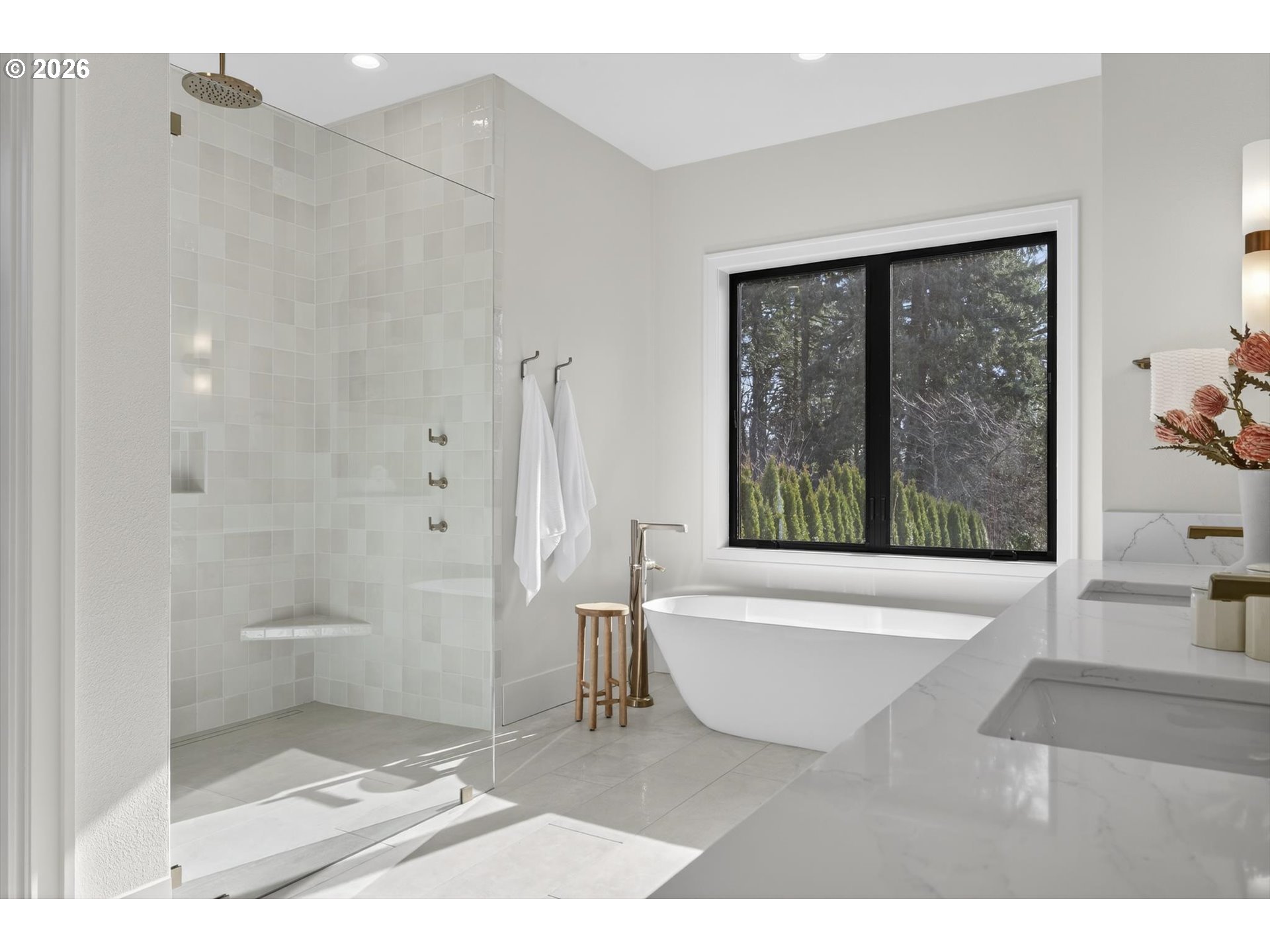 1050 Atwater Road Lake Oswego, OR 97034 - Photo 31 of 44 Owner's Suite Bathroom