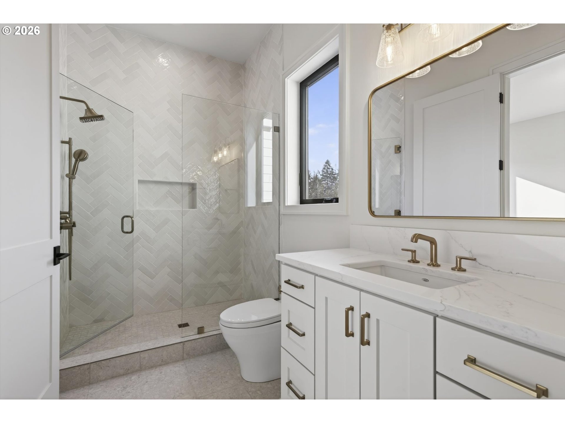 1050 Atwater Road Lake Oswego, OR 97034 - Photo 38 of 44 Attached Bathroom #3