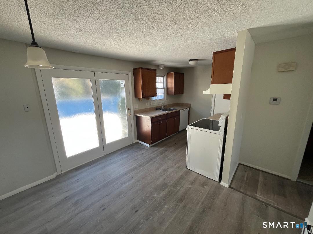 633 Center Street, Unit E Manchester, CT 06040 - Photo 6 of 14