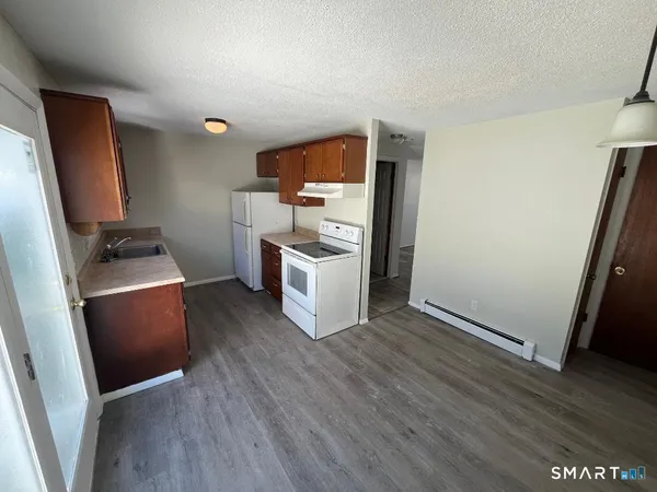 $1,900 | 633 Center Street, Unit E, Manchester, CT 06040