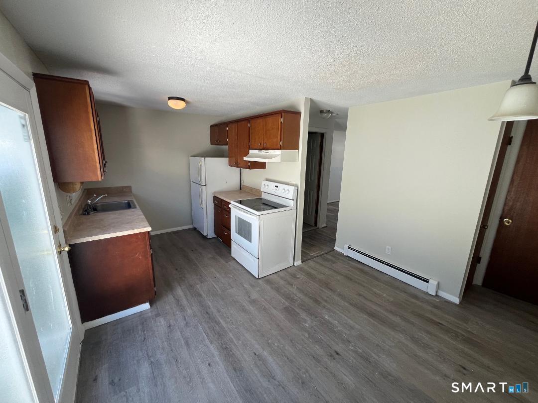 633 Center Street, Unit E Manchester, CT 06040 - Photo 8 of 14