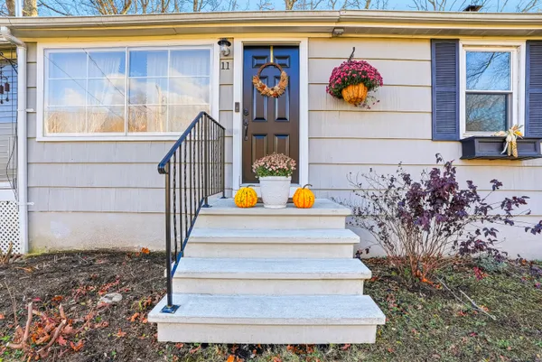 a view of entryway front of the house