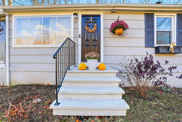 a view of entryway front of the house