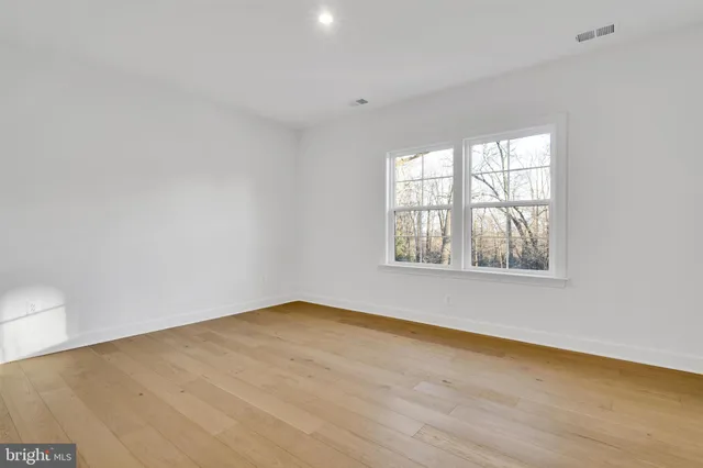 $2,199,000 | 2021 Nordlie Place, Falls Church, VA 22043