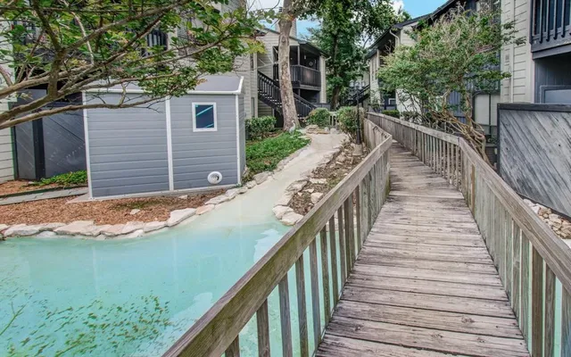 a view of a house with backyard and trees
