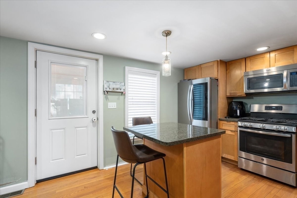 31 Topping Road Andover, MA 01810 - Photo 8 of 41 Gallery Image 8